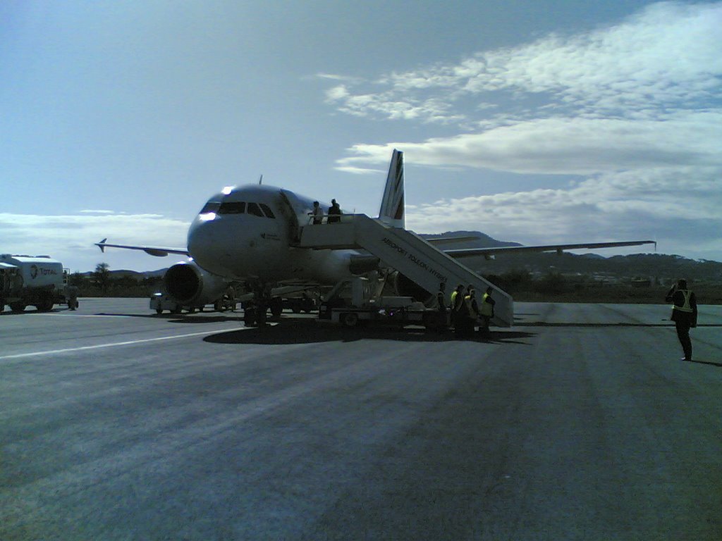 A319 sur le tarmac by bsim