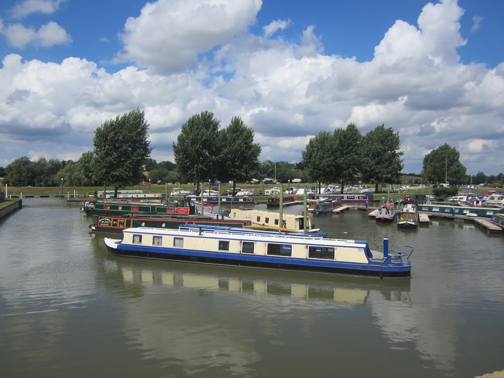 Tewkesbury marina by Pam J