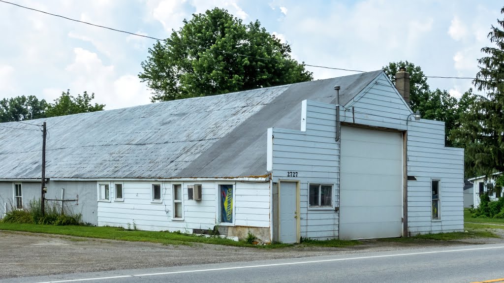 Old Storage Building by D200DX