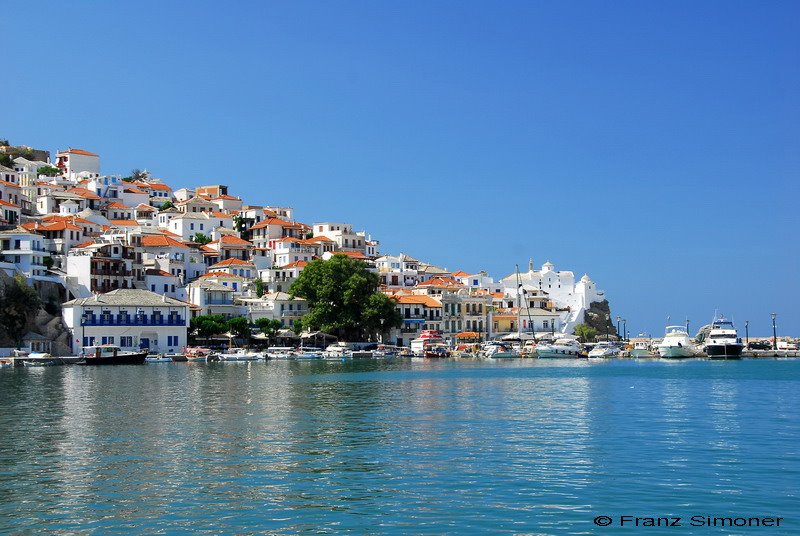 Skopelos Town by simsisen