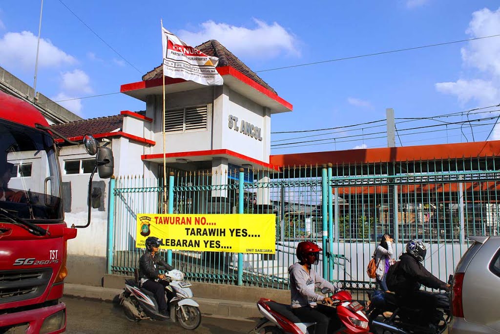 Stasiun Ancol , Jakarta Utara by ikung adiwar