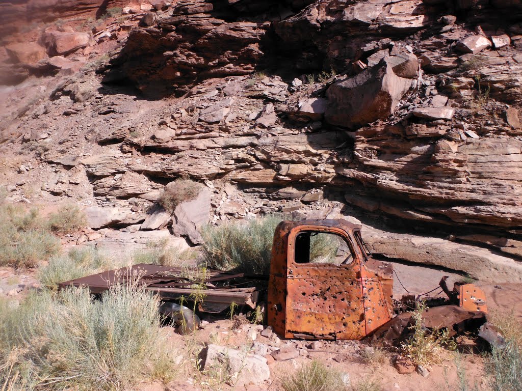 Old Mining Equipment, Hey Joe Canyon, DyeClan.com by dyeclan.com