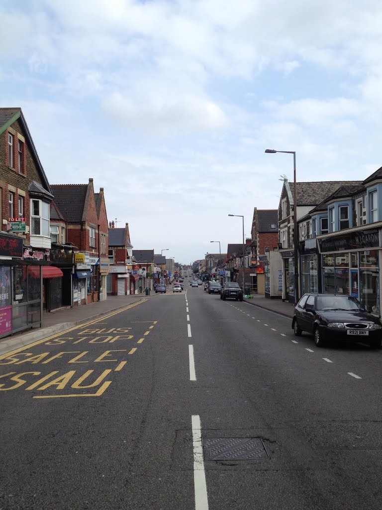 Crwys Road, looking south towards City Road by I Loves The 'Diff