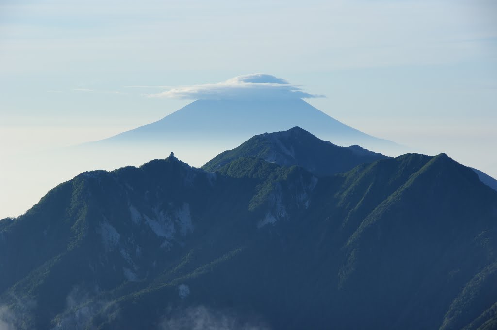 日本の心・世界の富士山　雲に/2009年（富士山アーカイブから） by yatsu111