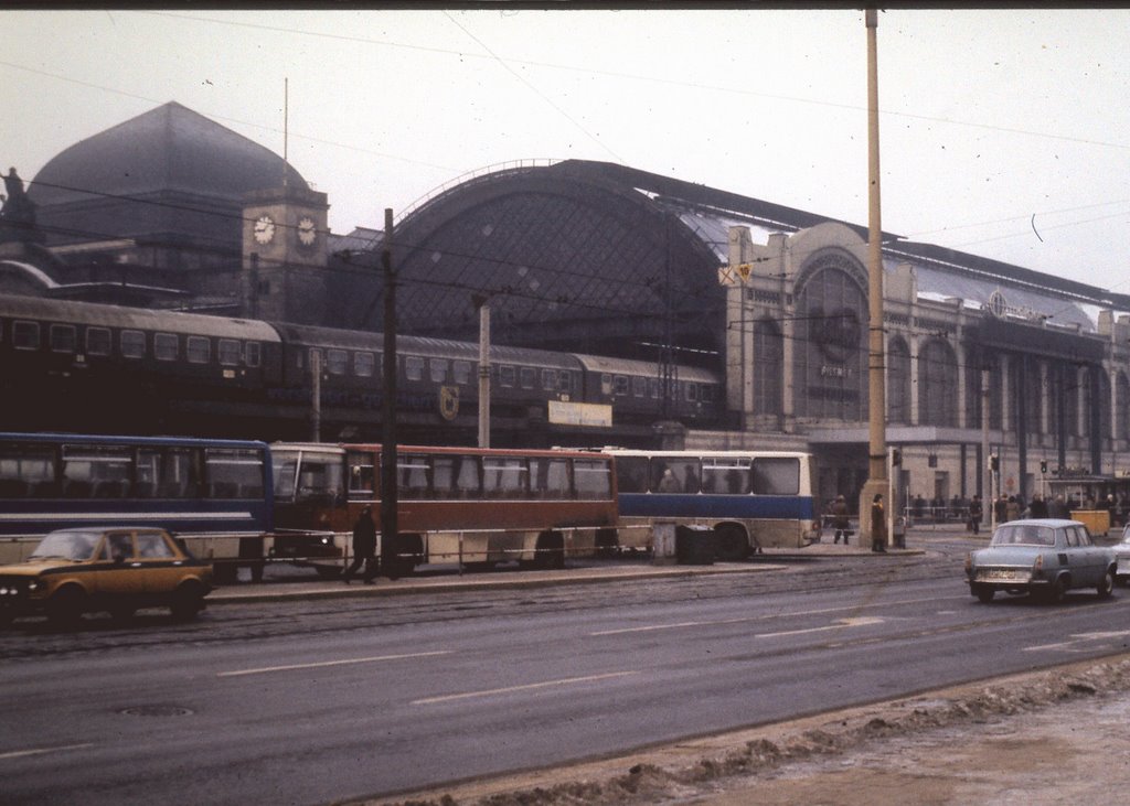 Dresden Hauptbahnhof, (Februar 1979) by HellMar62