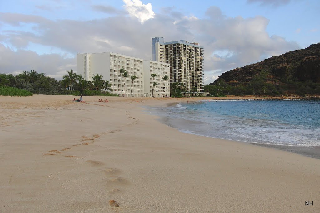 Papaoneone Beach by Nick Hoke