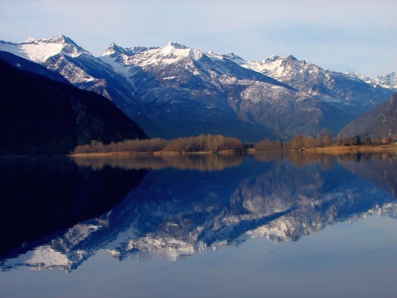 Riflessi nel Lago di Mezzola by g.orsucci | orsu.it