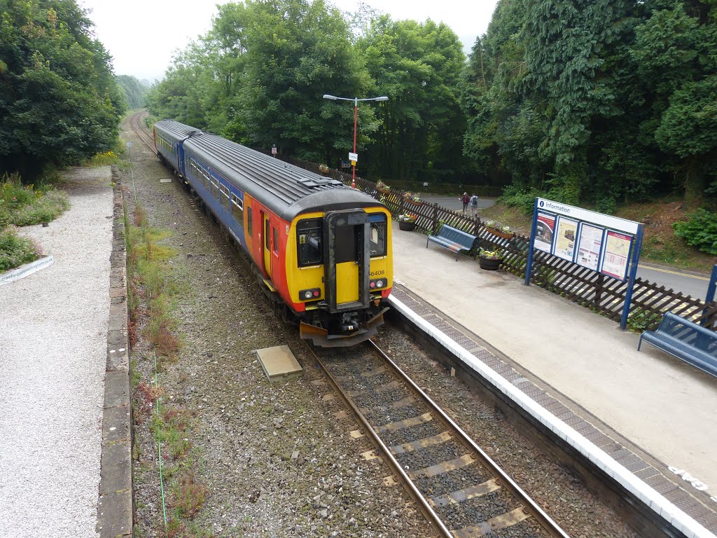 Matlcok to Beeston train leaves Cromford station by Thames Ditton