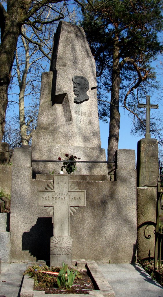 Mikalojus Konstantinas Čiurlionis grave by Rimgaudas Bernotas