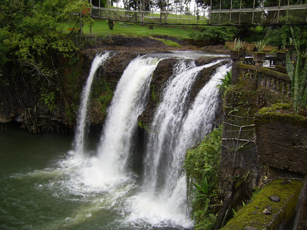 Mena Creek Falls by Federico Colombo