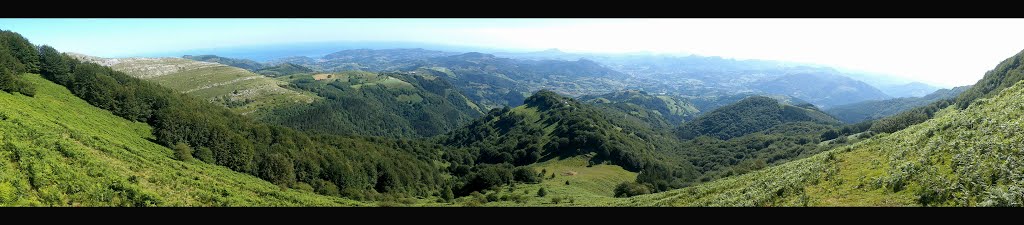 Panoramika Hirumugarrieta ingurutik by uritelle