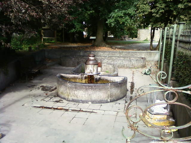 Fontaine parc Simon. Fountain in Simon park by Sébastien Bonnet