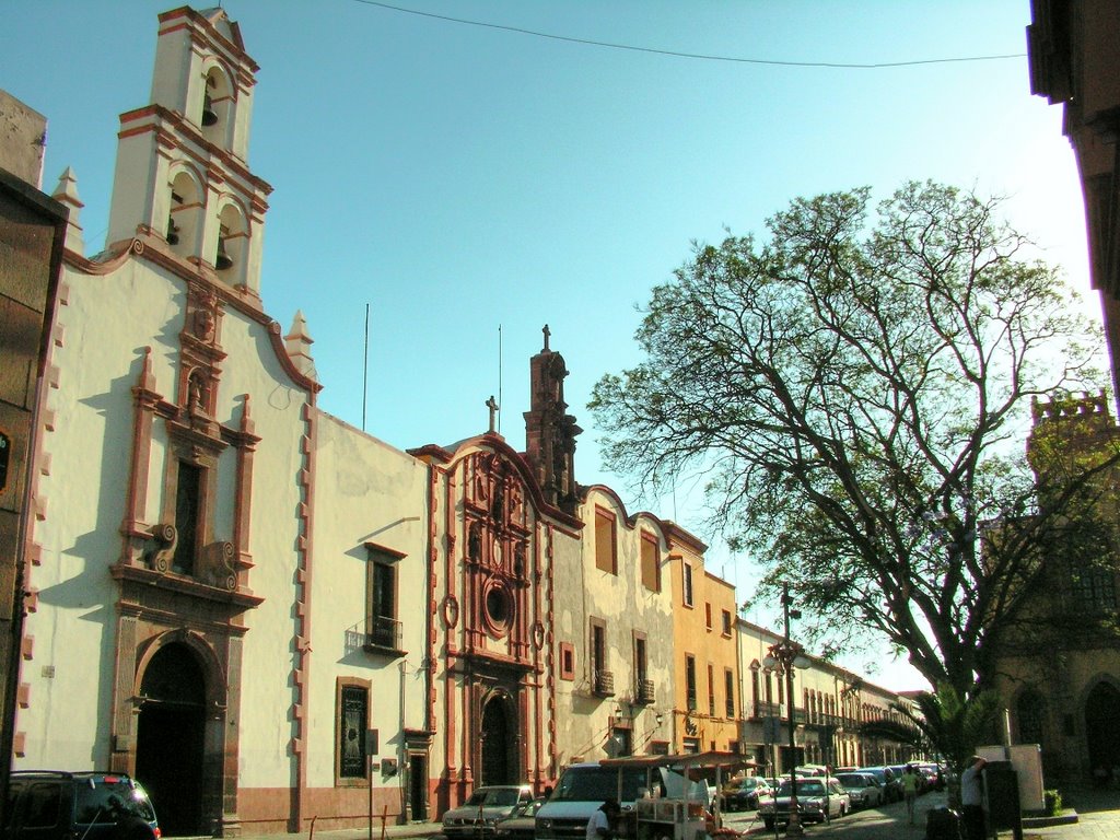 El Sagrado Corazón de Jesús y calle Galeana by Anibal Galindo