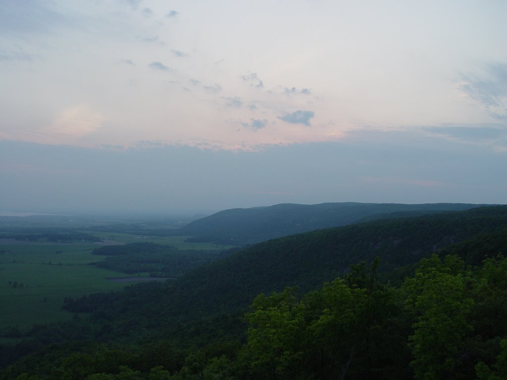 Sunset - Champlain Lookout @ Gatineau Park, Hull, ON by Muraly Bala