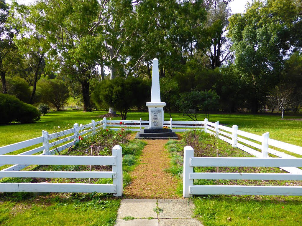 War Memorial, Mullalyup, WA by Stuart Smith