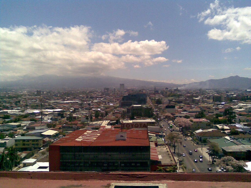 Hacia San José centro, rumbo este by Carlos.Arce