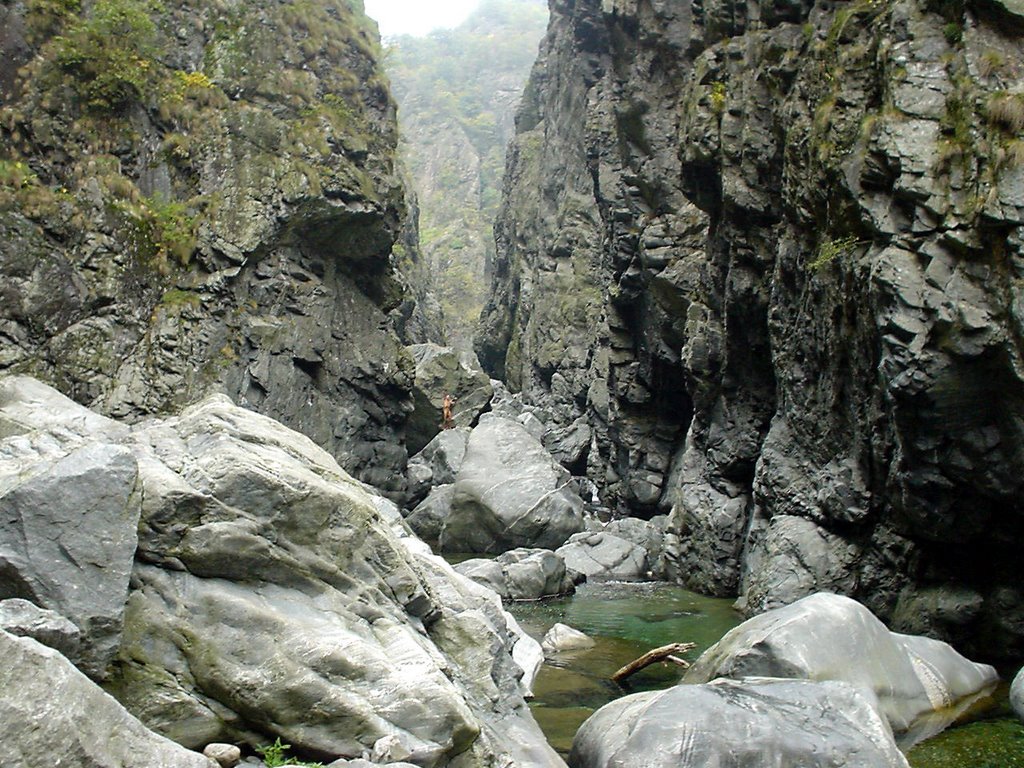 L'arca vista dalla grotta by Vittorio Zanoni