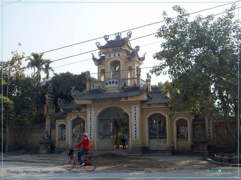 Chùa - Chợ Mát - Pagoda by Vietnam - Paracels