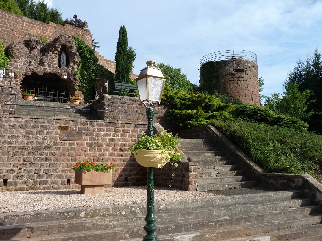 La grotte et le château de Walschbronn by walschbronn-web