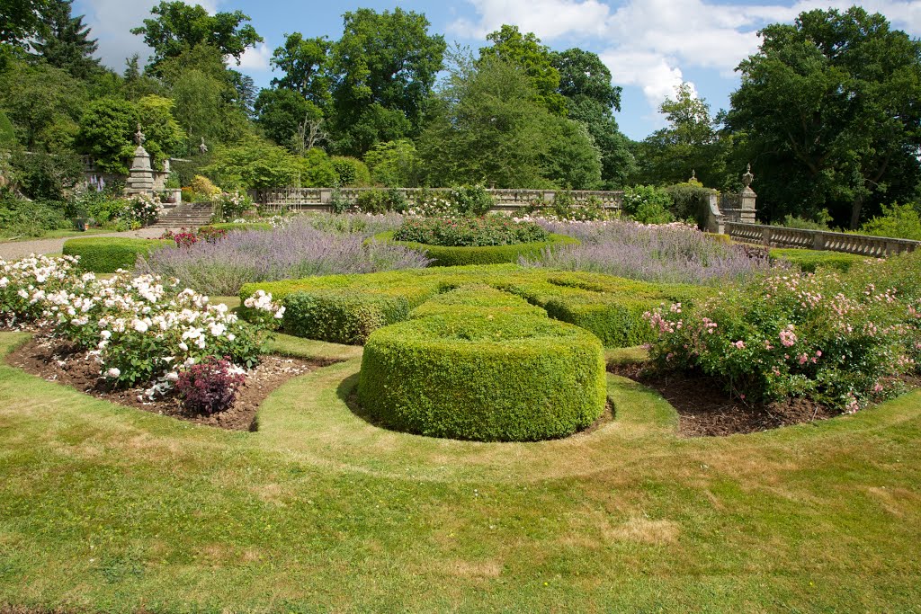 Mellerstain - Formal Garden by milan.svanderlik