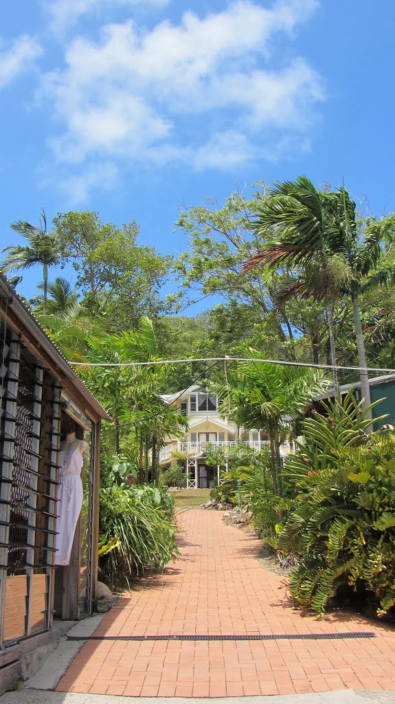 Macrossan St, Port Douglas by Bob Linsdell