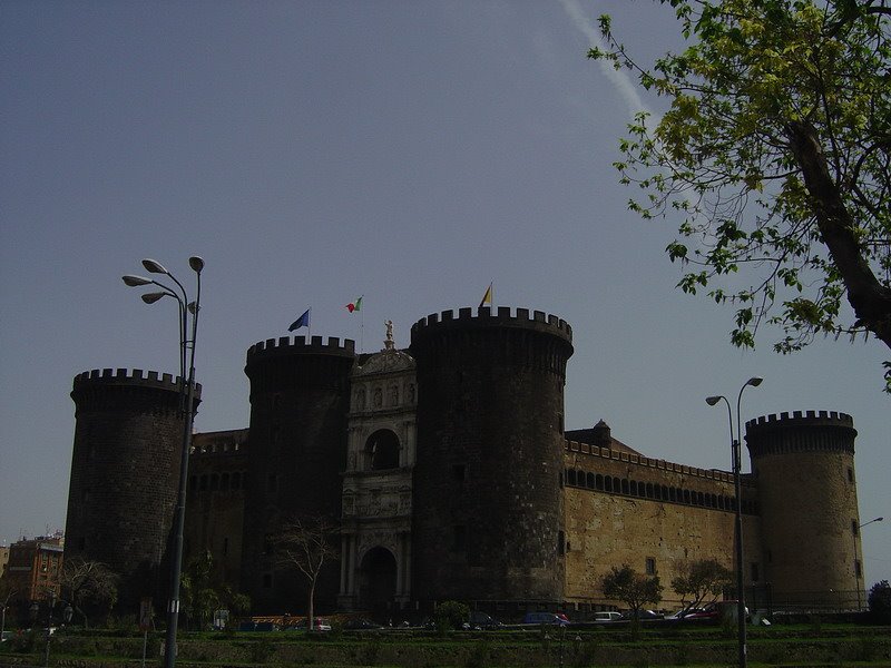 Napoli - Il Castel Nuovo - Maschio Angioino by Geoita