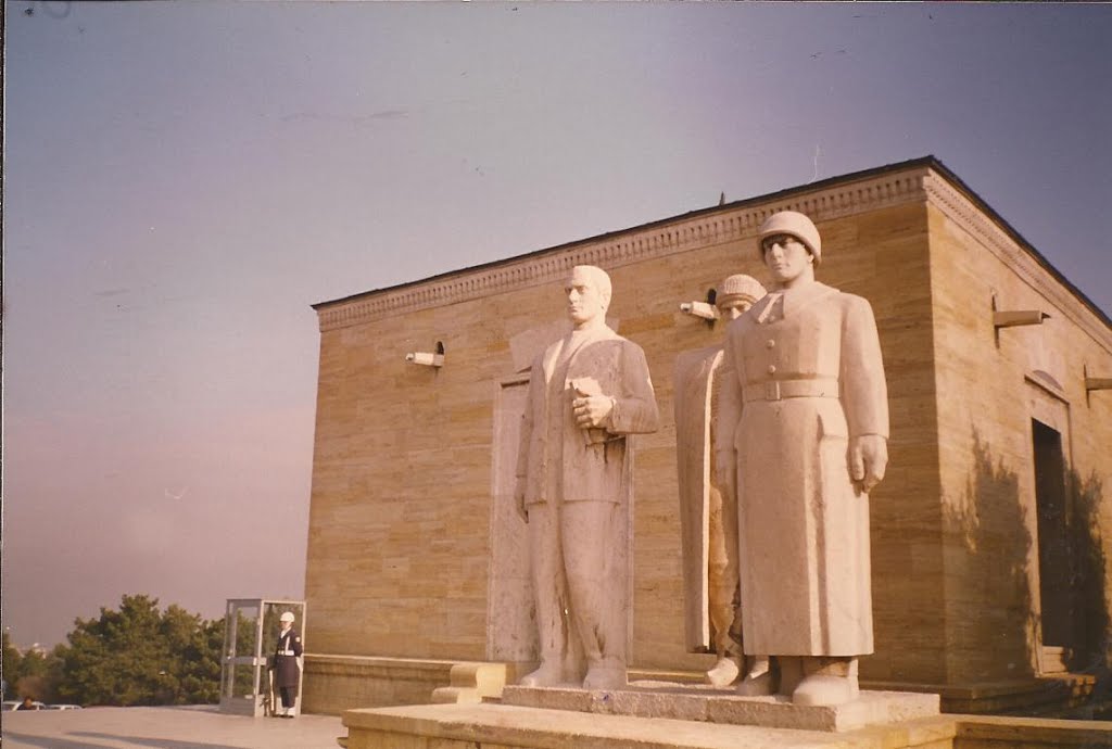 Monument a ATTATURK by joanet de ponent