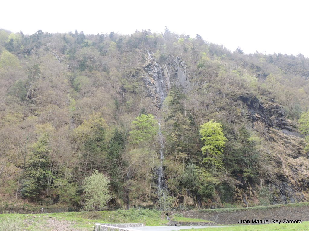 Cascadas en D920 de Cauterets a Pierrefitte Nestalas - Hautes Pyrenees -2 de mayo de 2013 by Juan Manuel Rey Zamora