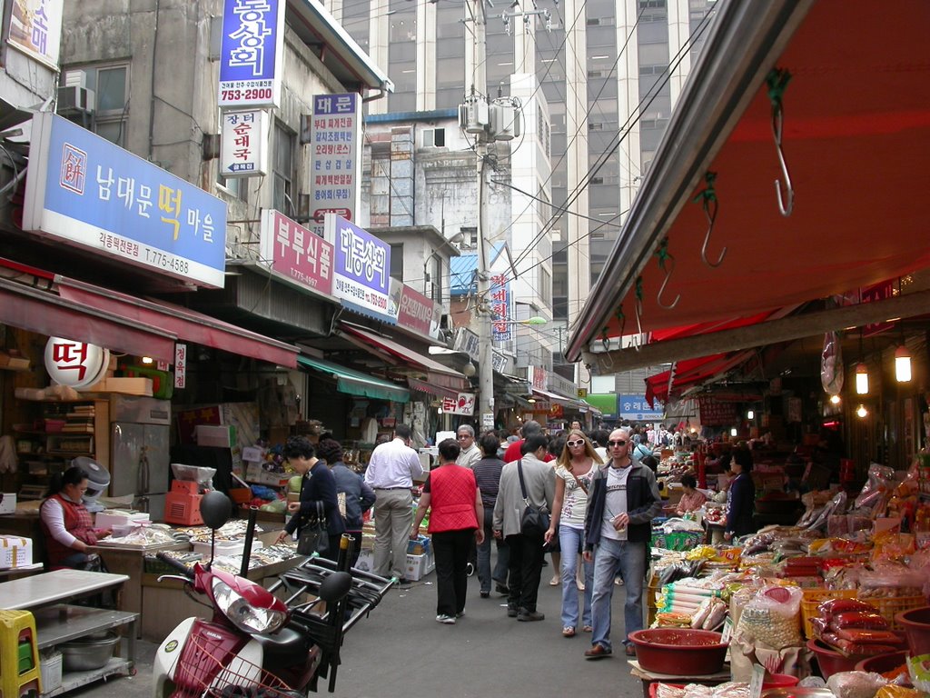 외국인 커플 Foreigners in Namdaemun market by Il Choi