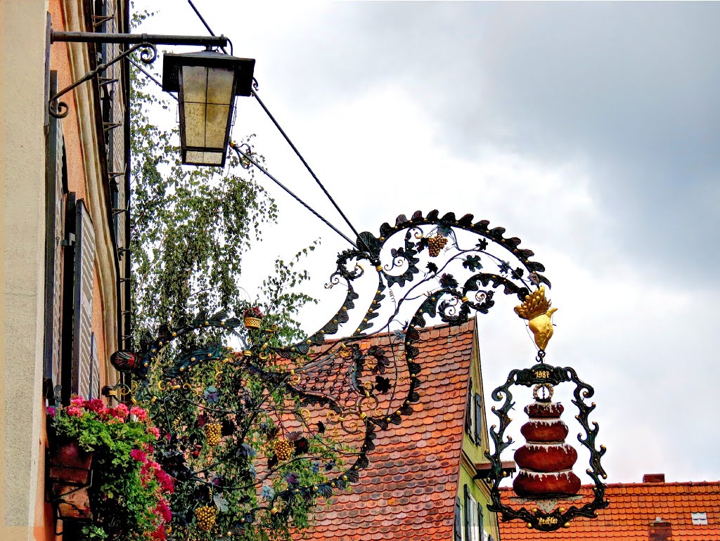 Dinkelsbühl - Nasenschild des Kaffehauses Trexler by Rudolf Henkel