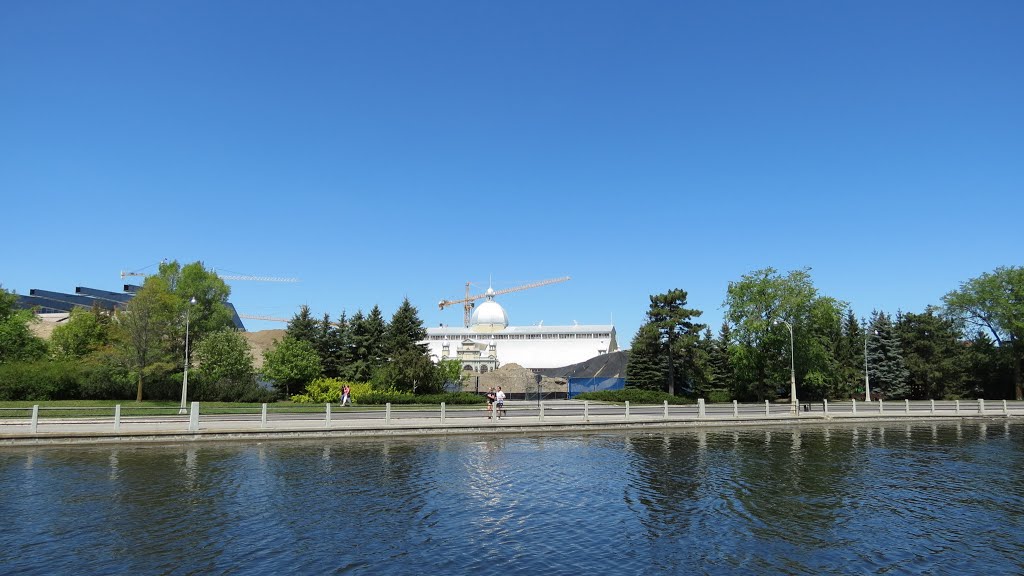 Rideau Canal, Ottawa by Bob Linsdell