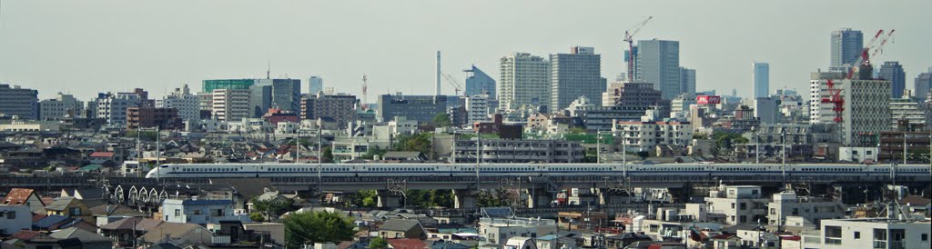 Shinkansen from Hiromachi (2678) by www.tokyoform.com