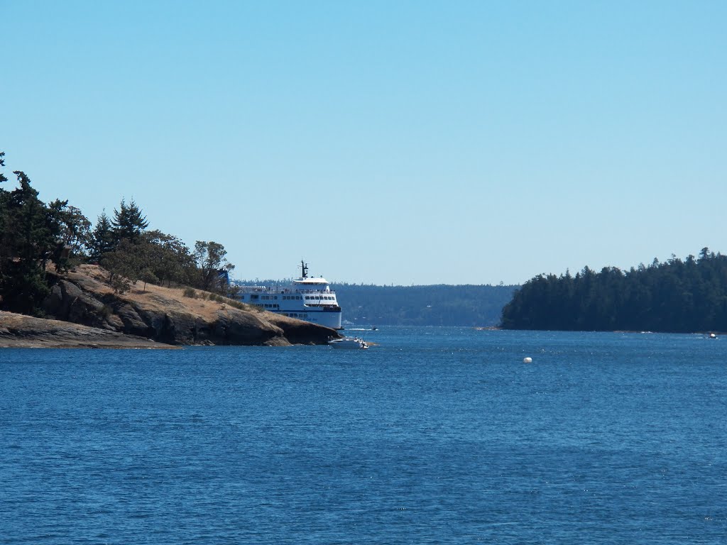 Queen of Oak Bay entering Departure Bay by WManners