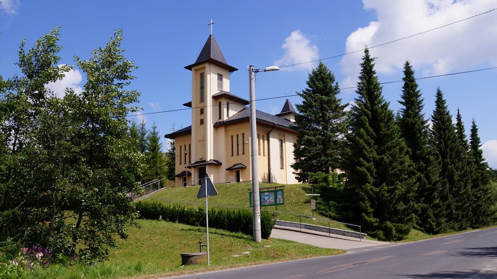 Piątkowa - Kościół Parafialny pw. NMP Królowej Polski by Zbigniew Lubecki