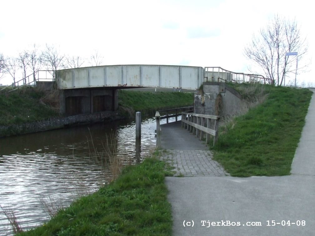 Fietsbrug tussen Middelstum en Kantens by tjerkbos