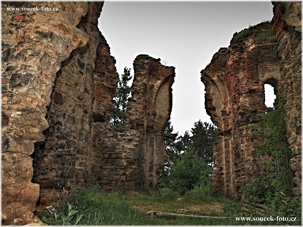 Starý Vestec - kaple Nejsvětější Trojice 2013 by Karel Souček