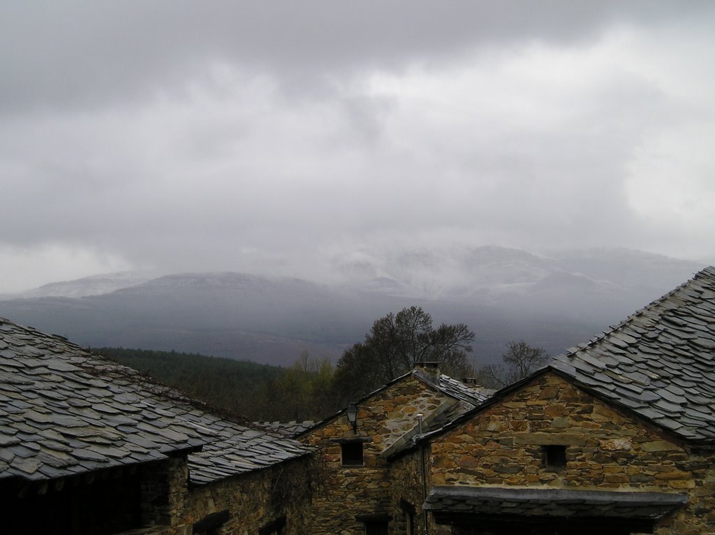 Vistas del Ocejón nevado by caesarem