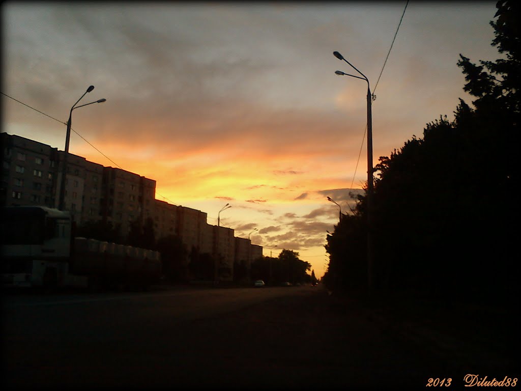 Цудоўнай прыгажосці неба на Міжгародняй вуліцы ... Splendid beauty of the sky at Mezhdugorodnaya street by diluted88