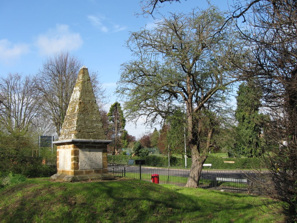 Obelisk, Finedon by richard10