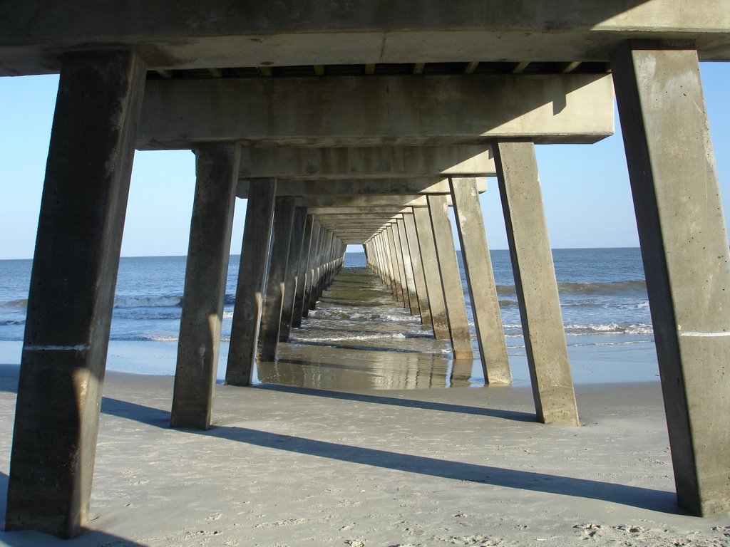 Under the pier by Edjib