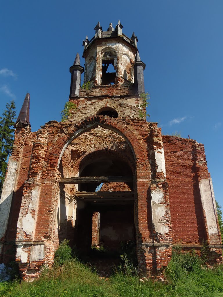 Maryino manor. Abandoned church by Martushev Pavel