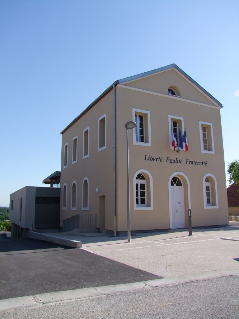 Mairie a HAUTEVILLE lès DIJON by Denis Bourgeade