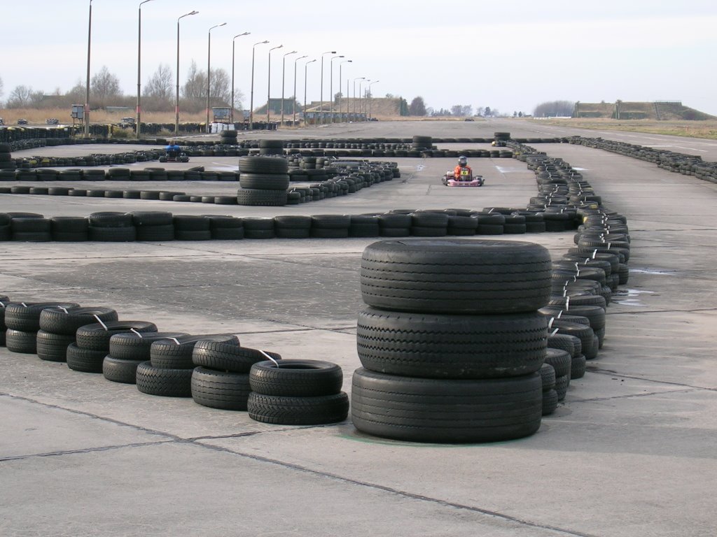 Peenemünde, Kartbahn am Flugplatz by periskop