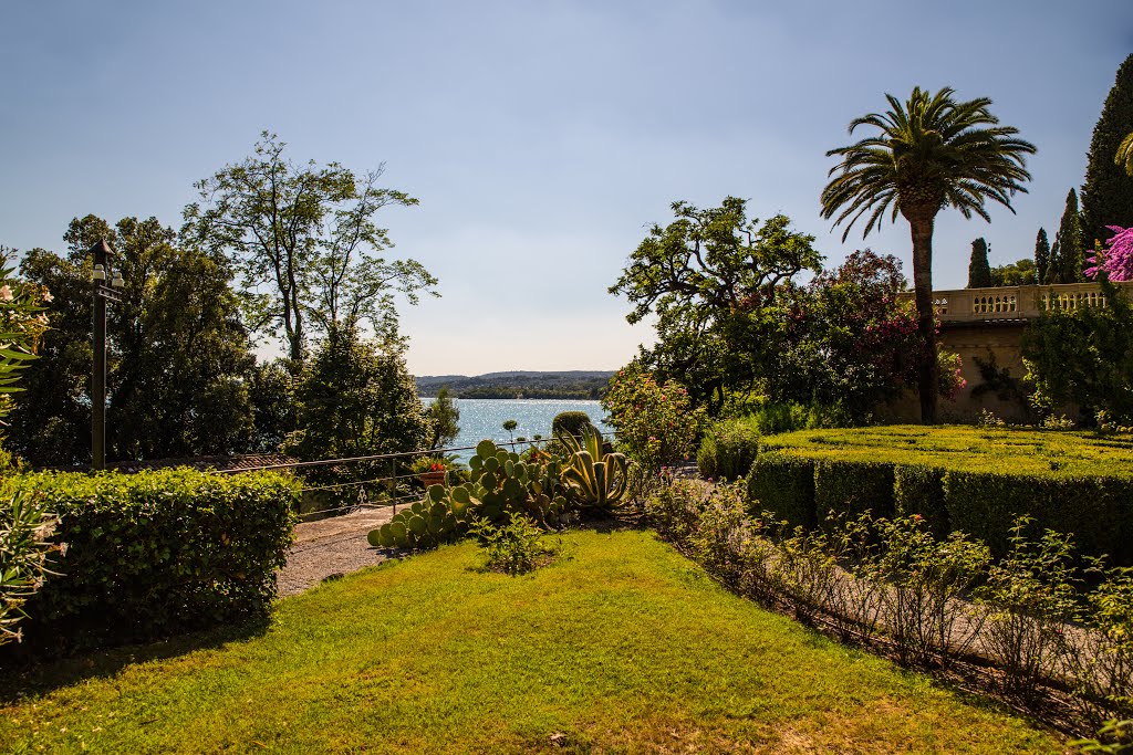 Isola del Garda by MichalZielinski