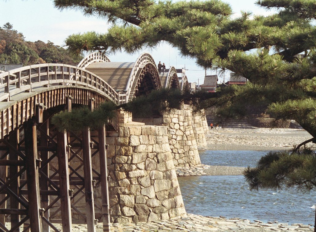 Kintai Bridge by Teddy Kawakami