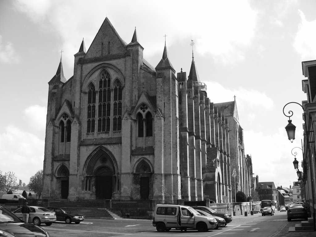 Église Saint-Laurent, anc. collégiale des XIIème et XIIIème s. by Guy Ferdinande