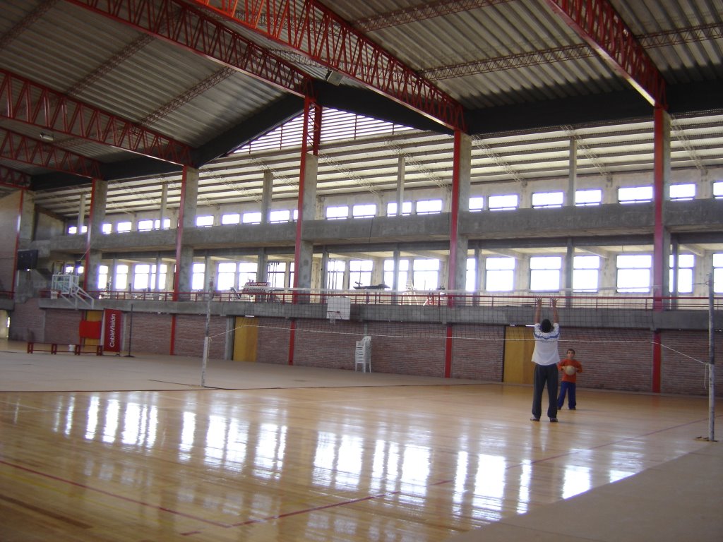 Gimnasio Félix Colombo del Club Colón II by Gabriel Durdos