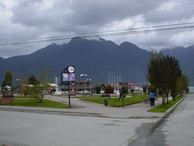 Plaza Hornopiren by jlsandoval