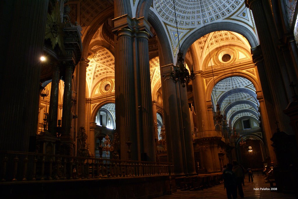 Interior de la Catedral de Puebla by IvanPalafox