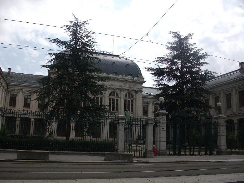 Université lumiere lyon 2 rue pasteur lyon by Salomon BARZILAI & Jerome IBY